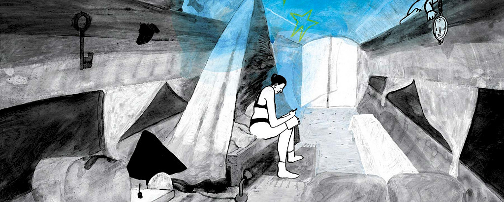 Illustration von Yara Jacobs.  Eine weiblich gelesene Person sitzt in Unterw&auml;sche auf einem Bett. Der Raum ist in Graut&ouml;nen gezeichnet. Die Person schreibt etwas in ein Buch. Rechts oben ist ein Arm einer zweiten Person. Die einzige Farbe im Bild ist die blaue Zimmerdecke, die wie ein Himmel aussieht.